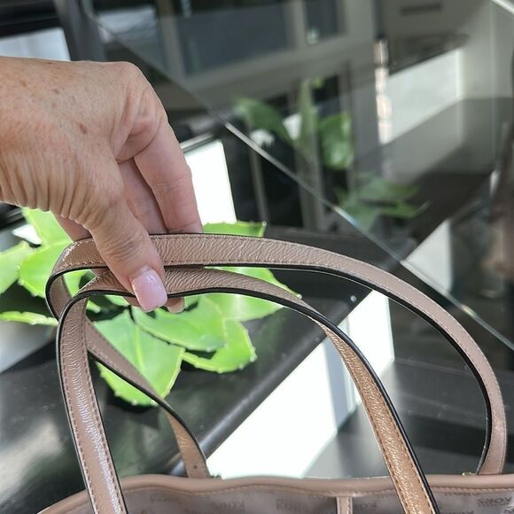 Michael Kors, genuine leather, like new jet set tote, shoulder handbag purse - Picture 8 of 10